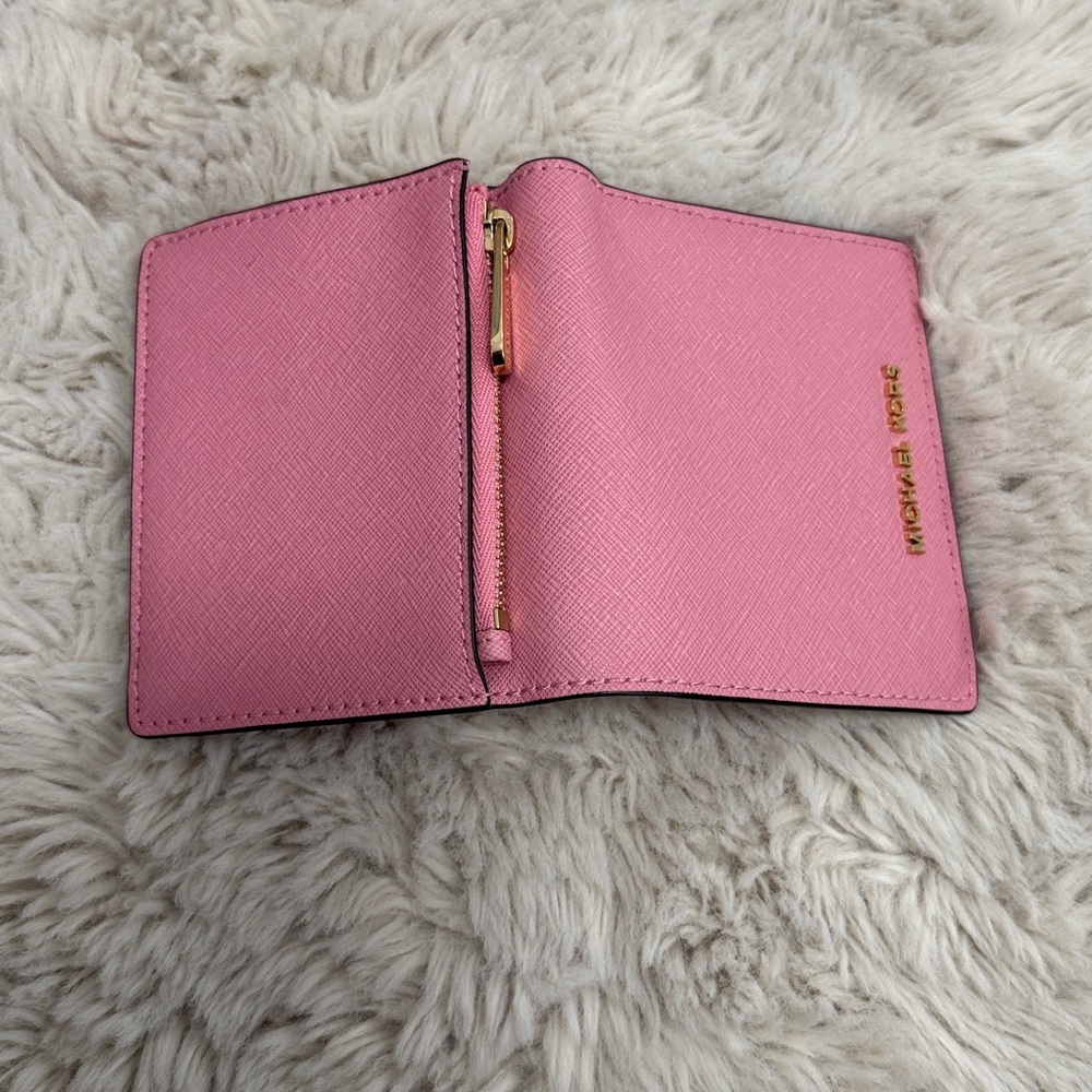 ✨Michael Kors Pink Pebbled Leather Bifold Wallet✨ - Picture 5 of 13